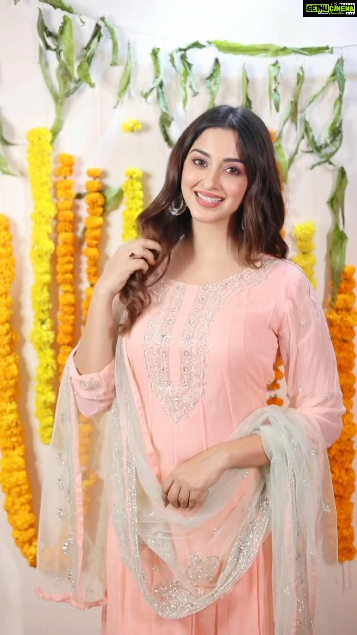 Eshanya Maheshwari Instagram - #meridiwaliwalidress Yeh diwali S4U WALLI✨❤️ @s4u_by_shivali 🎥 @portraitsbyvedant #diwali #diwalioutfit #diwalilook #reelsinstagram #reelitfeelit #feelitreelit #esshanya #fashionista #styleblogger #esshanyamaheshwari