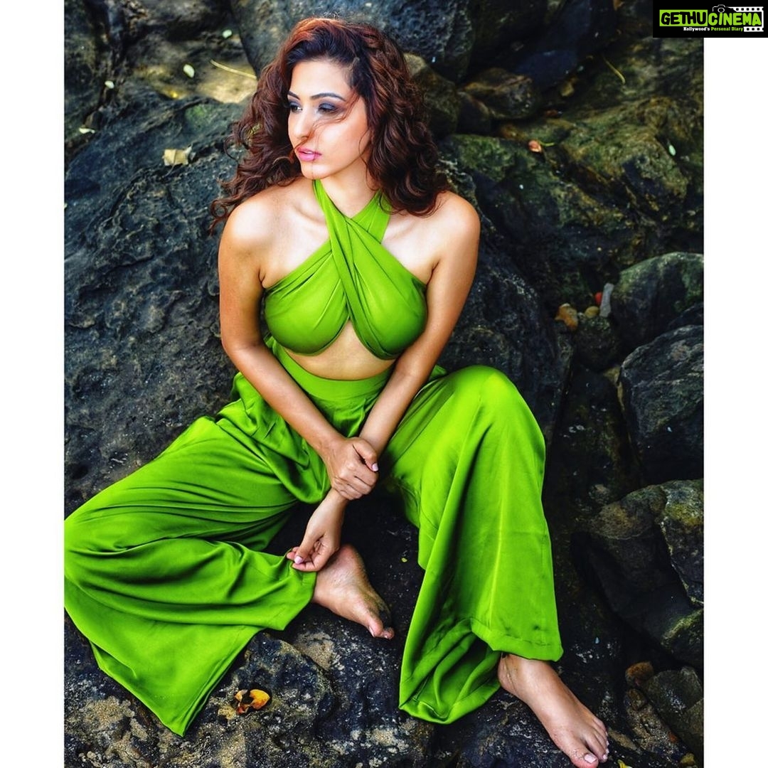 Eshanya Maheshwari Instagram - She was not fragile like a flower; She was fragile Like a bomb.π Outfit- @sheinofficial @shein_in Photographer- @ajayyparmar Makeup- @zuberiya_ansari Hair- @humaiiraansari Thanks- @jay_varia22 Search iD : 790462 . Use code : BF191956 . Use code 1500eshanya to avail discounts . #sunkissed #sunshine #sparkle #smiles #poser #fashionblogger #instablogger #styleblogger #eshanyamaheshwari #shein #sheingals #actor #cute #lovewithme #gratitude #instalove #cute #gorgeous #ad #promotion #brand #sheincybermonday