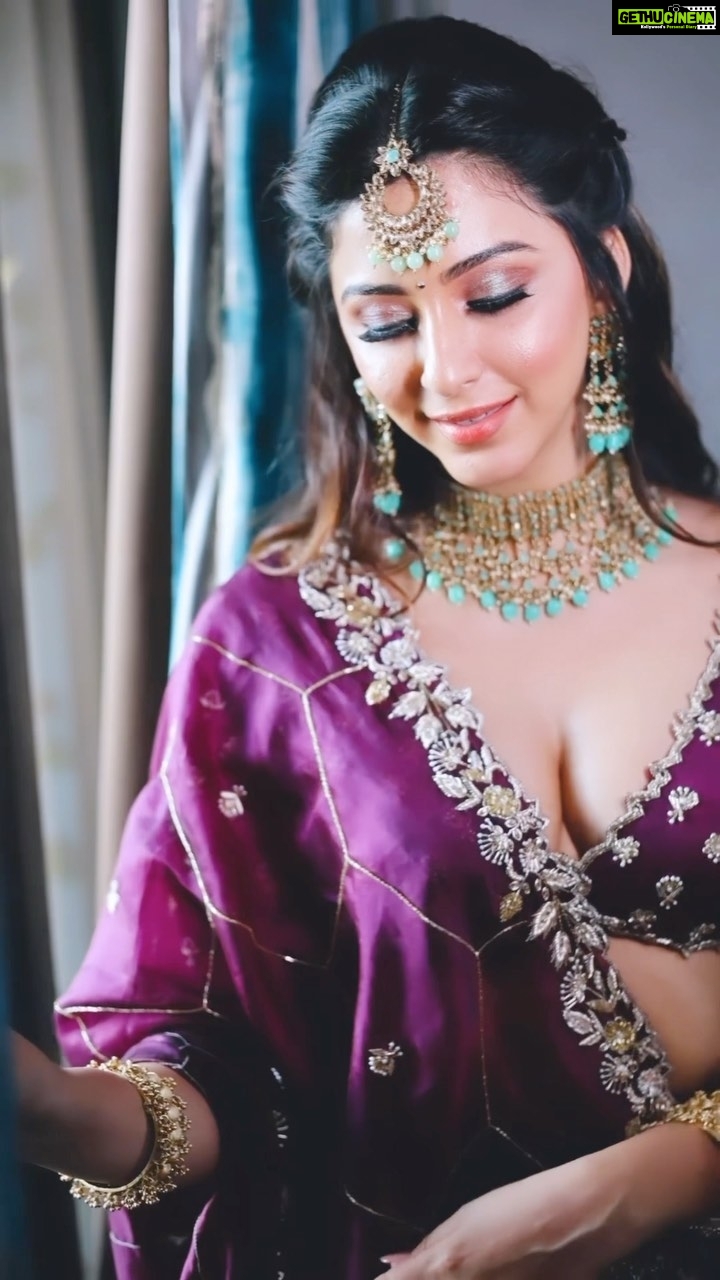 Eshanya Maheshwari Instagram - πβ¨ HAPPY DHANTERAS π°β¨π° May your life be full of happiness Outfit by @karishmaashita Makeup by @nishisingh_muah Hair by @imambihairstylist Styling by @bhoomibhanushali Videography by @portraitsbyvedant #diwali #dhanteras #diwalioutfit #diwalireels #reels #reelsinstagram #reelitfeelit #feelitreelit #foryou #diwalilook #diwaliphotoshoot #picoftheday #lookoftheday #pose #photoshoot #esshanyamaheshwari #esshanya #fashionblogger #styleblogger #instafashion