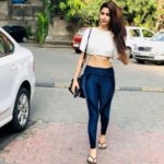 Eshanya Maheshwari Instagram – Got papped 📸 post workout by my own paparazzi @bmaheshwari10 🤣🤣😜🙈🤓 #postworkout #papped #candid #monday #mondayblues #gymlook #fitgirls #eshanyamaheshwari El gymnasio