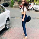 Eshanya Maheshwari Instagram – Got papped 📸 post workout by my own paparazzi @bmaheshwari10 🤣🤣😜🙈🤓 #postworkout #papped #candid #monday #mondayblues #gymlook #fitgirls #eshanyamaheshwari El gymnasio