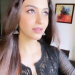 Eshanya Maheshwari Instagram - Bin maange jo mil jaye woh kushi ki talab thi heen kahan… Yeh dil main tho khwahish hai uski Jiska milna mumkeen heen kahan… 🖤 Follow me on josh app for more exclusive videos 💁🏻‍♀️ @officialjoshapp #hasibangaye #hasi #love #hope #magic #kyakhoobrabnekiya #reels #instareels #instagood #instadaily #reelitfeelit #esshanyamaheshwari