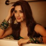 Eshanya Maheshwari Instagram – Happy Diwali & A Very Happy New Year 😊💥
May the auspicious festival of lights, beautifully illuminate every corner of your life by adding sparkling moments of Love, Happiness, Success, and Joy. May you enjoy this festival with high spirits.❣ #happydiwali #happynewyear #diwalivibe #indianwear #festive 
Photographer- @mahendra_rd 
Thanks mom for designing this beautiful lehenga for me 😘🤗❤️@maheswariswati