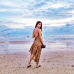 Eshanya Maheshwari Instagram - Meet me where the SKY touches the SEA 🌊 ☺️😍 #Travel😍 #beachbaby #beachlife #goa #bluesky #travelblogger #travelgram #eshanyamaheshwari Goa