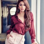 Eshanya Maheshwari Instagram - A WOMAN WITH CLASS IS TIMELESS. ✌️🏻☺️ #beclassy #strongwoman #independentwoman #beyourself #staypositive #eshanyamaheshwari #EM #instablogger #fashionblogger #styleblogger #classywomen #bosslady Photographer- @ajayyparmar Makeup- @zuberiya_ansari Hair- @hummi_chummi Styling by - 🙋‍♀️🏻 Location- @hotelaureole Aureole Hotel