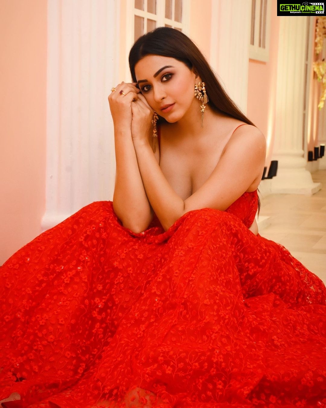 Eshanya Maheshwari Instagram - Face of an angel, mind of a killer. 😉 Outfit designed by @maheswariswati H&M by me 🙋🏻♀️ Styled by me 🙋🏻♀️ Photography by @ajayyparmar Location @madstudioofficial #red #angel #killer #style #fashion #lookoftheday #ootd #picoftheday #photoshoot #pose #instafashion #fashionblogger #styleblogger #fashionista #esshanyamaheshwari #esshanya #instagood #instadaily