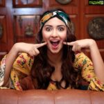 Eshanya Maheshwari Instagram - Why do I keep laughing with you these days , Why are my words changed nowadays.😄☺️🥰💞 #smile #laughter #love #expression