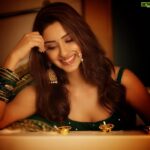 Eshanya Maheshwari Instagram - Wishing everyone a very happy Dhanteras 🌟😇🙏💰💎💸 May goddess Lakshmi shower her blessings on you and your loved ones abundantly on this auspicious occasion of DHANTERAS..!!! Love and light to all of you..!!🤗🌟🙌 Photographer- @mahendra_rd #happydhanteras #diwali #diwalilights #indian #smiles #lights #love #happiness