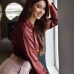 Eshanya Maheshwari Instagram - A WOMAN WITH CLASS IS TIMELESS. ✌️🏻☺️ #beclassy #strongwoman #independentwoman #beyourself #staypositive #eshanyamaheshwari #EM #instablogger #fashionblogger #styleblogger #classywomen #bosslady Photographer- @ajayyparmar Makeup- @zuberiya_ansari Hair- @hummi_chummi Styling by - 🙋‍♀️🏻 Location- @hotelaureole Aureole Hotel