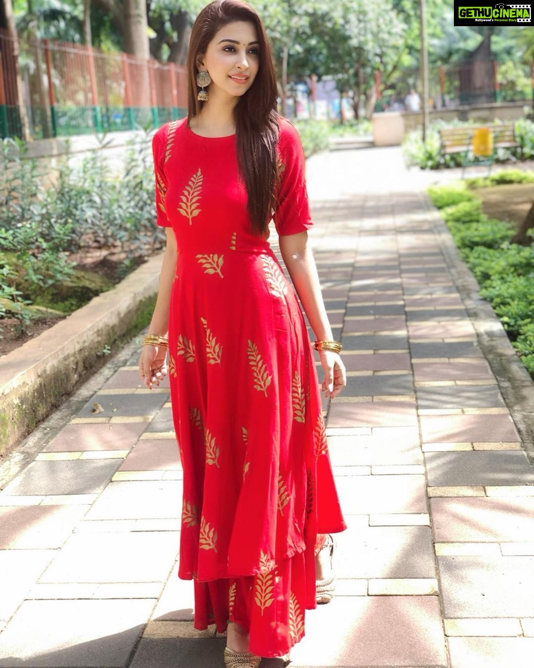 Eshanya Maheshwari Instagram - Happy Navratri 😇🙏😁 to all May Goddess Durga fill you Life with Bliss, Love and ample prosperity.😁 #happyNavratri