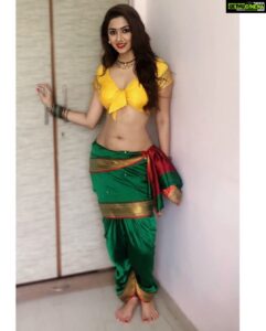 Eshanya Maheshwari Instagram - As fans requested my solo pictures in this maharashtrian look ☺️🙈 Now DHAGALA LAGLI DANCE COVER IS OUT ON MY YOUTUBE CHANNEL TOO Like, comment, share and subscribe for more dance covers 😁 LINK IN MY BIO 👆🏻 #dhagalalagali #dreamgirl #thimthim #dancecover