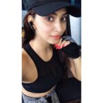 Eshanya Maheshwari Instagram - I love working out while listening to music, it helps me to get freedom from negative thoughts like "I won't ever achieve my fitness goals". I always believed that if we need to experience freedom, we have to free ourselves from our surroundings. These all-new true wireless earphones- ZeroG from @tagg_Digital allows me to free myself from the surroundings and let me focus my workouts properly. #AbsoluteFreedom #TAGG #KeepsYouAhead #TAGGEarphones #TrueWireless Photo courtesy- @2244abhishek #mondaymotivation #gymmotivation #mymusictime #mychoice El gymnasio