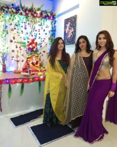 Eshanya Maheshwari Instagram - GANPATI BAPPA MORYA😁😇🙏☺️ #ganeshchaturthi #bappamorya #ganpati2019