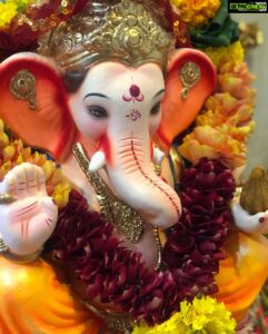 Eshanya Maheshwari Instagram - GANPATI BAPPA MORYA😁😇🙏☺️ #ganeshchaturthi #bappamorya #ganpati2019