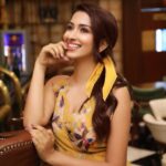 Eshanya Maheshwari Instagram - HE SAID - HAPPINESS LOOKS GORGEOUS ON ME ☺️ ✨ #smile #happiness💕 #yellow💛 📸- @ibphotography27