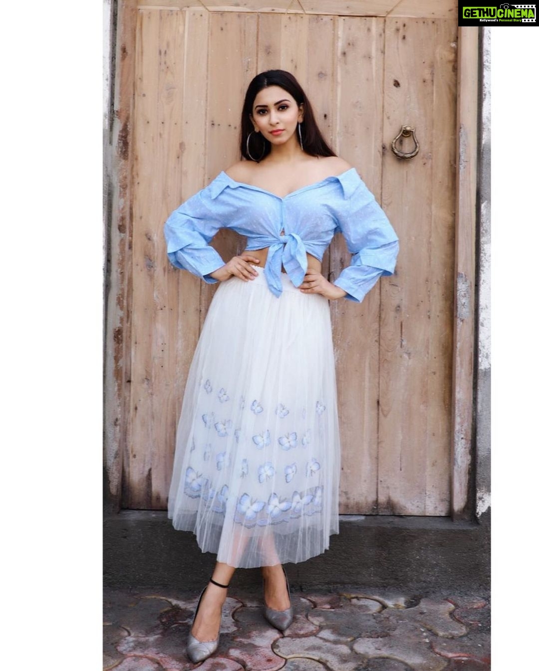 Eshanya Maheshwari Instagram - She was not fragile like a flower, She was fragile like a bomb. #attitude😎 #beyourself #styleblogger #fashionblogger Top- @faballey 🕶- @mapra_accessories Photography- @ibphotography27