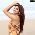 Eshanya Maheshwari Instagram - Sunshine is better shared 🌞 #beachvibes #sunshine #beachwear #faballey Outfit- @faballey Photography- @ibphotography27