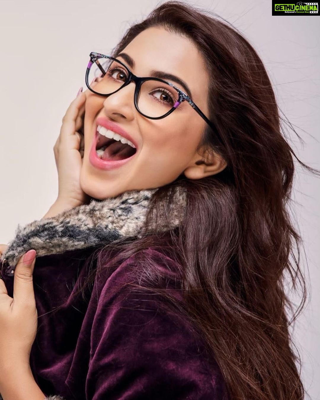 Eshanya Maheshwari Instagram - When fashion becomes fun βΊοΈππ€ #begeeky #coolglasses #instablogger #fashionblogger #eyewear #eyewearfashion