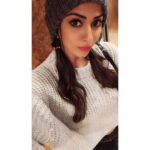 Eshanya Maheshwari Instagram - My winter days in Greece 🇬🇷 was so stylish with this grey sweater from @sheinofficial @shein_in 😍 Oder yours now with coupon code eshanyaQ2👻 and get 200 off 🙌🏻on your orders #sheinsale401 #styleblogger #shein