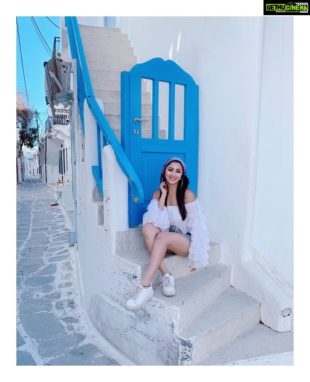 Eshanya Maheshwari Instagram - There’s no time to be bored in a world as beautiful as this. #mykonos #littlevenice #greece🇬🇷 #travelblogger #instatravel Mýkonos, Kikladhes, Greece