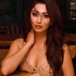 Eshanya Maheshwari Instagram - It doesn’t take’s lot of hard work to make something SIMPLE ☺️ #beyourself #embrace #innerbeauty Photographer @ajayyparmar M&H @zuberiya_ansari Location @knottyyard Knotty Yard