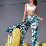 Eshanya Maheshwari Instagram - I feel like female @ranveersingh 🤣😍😜 in this @Adidas originals 🤓 #loveforranveersingh❤️ #adidas #adidasorginals Boom Box - Dance & Fitness garage