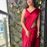 Eshanya Maheshwari Instagram – ❤️

Ps: on fans demand 💁🏻‍♀️

 #sareelove #desigirl #saree #red #esshanyamaheshwari #esshanya