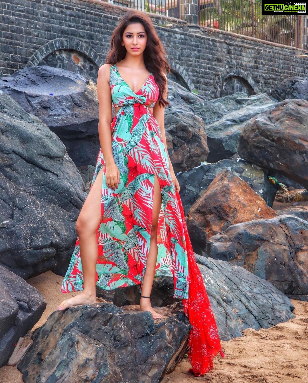 Eshanya Maheshwari Instagram - Beauty is an art, not everyone can create ✨💫 #shein #sheinbeachseason #sheingals #rishinakandhariphotography Outfit- @shein_in @sheinofficial Search id for this dress- 527125 Use coupon code SHSW05 and get 10% off Photo courtesy- @rishinakandhari
