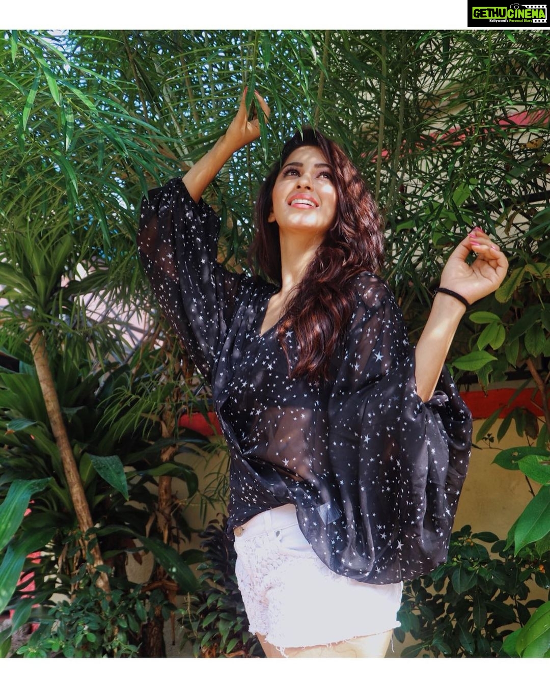 Eshanya Maheshwari Instagram - “Wherever you go, no matter what the weather, always BRING YOUR OWN SUNSHINE.” ☀️ 😁 #sunshine #happyface #ootd #shein #sheinbeachseason #sheingals #rishinakandhariphotography Outfit- @shein_in @sheinofficial Search id for this dress- 691470 Use coupon code SHSW05 and get 10% off Photo courtesy- @rishinakandhari