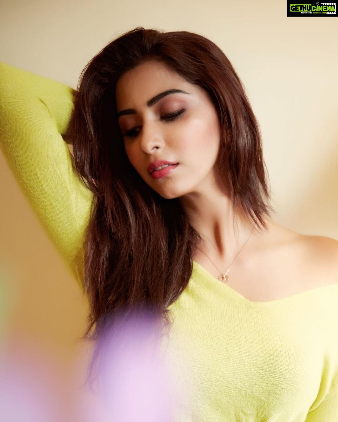 Eshanya Maheshwari Instagram - SUNDAY Take it slow and give your soul a chance to catch up with your body ☺️ #sundayvibes Photographer- @mohitbhatia91
