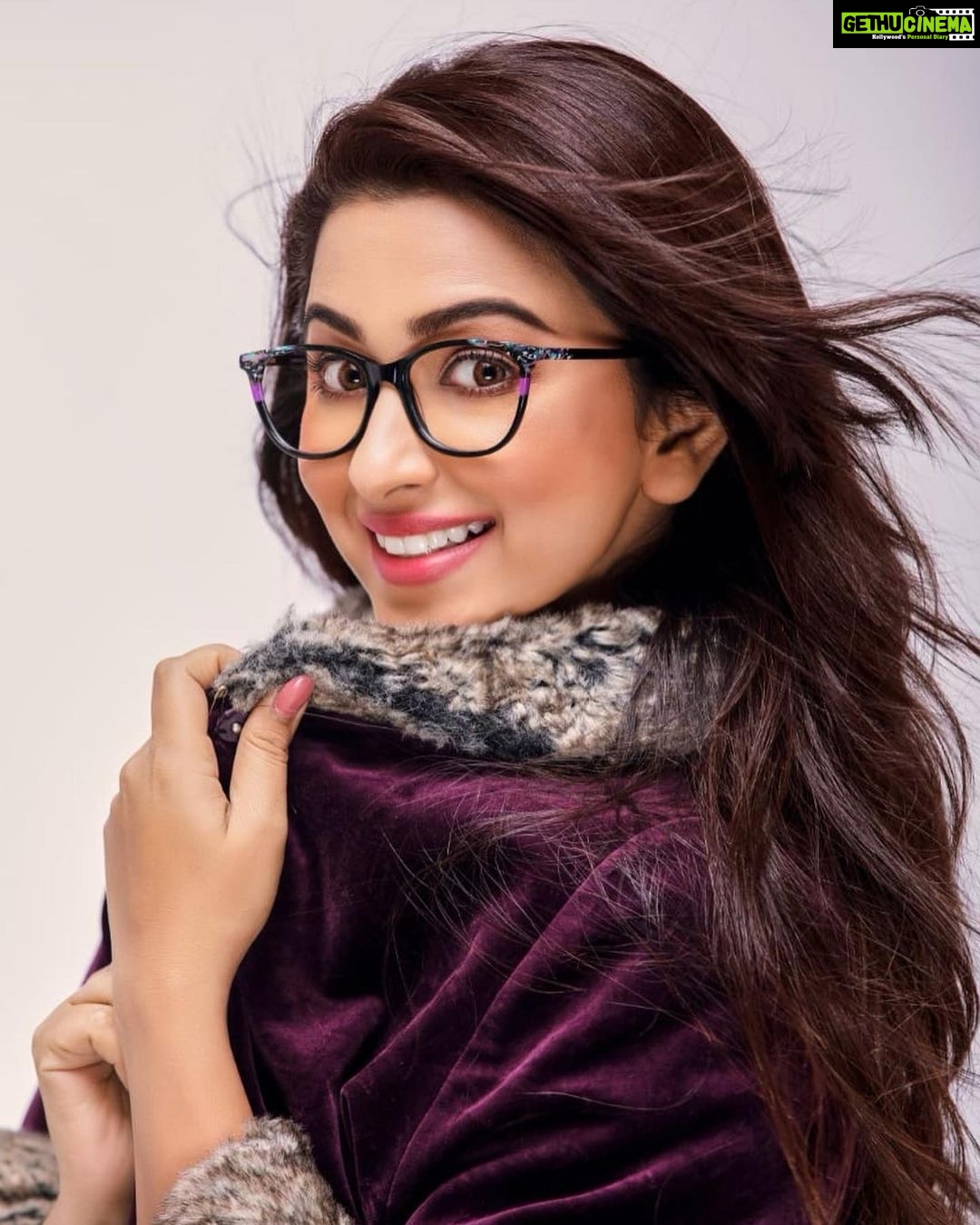 Eshanya Maheshwari Instagram - When fashion becomes fun βΊοΈππ€ #begeeky #coolglasses #instablogger #fashionblogger #eyewear #eyewearfashion