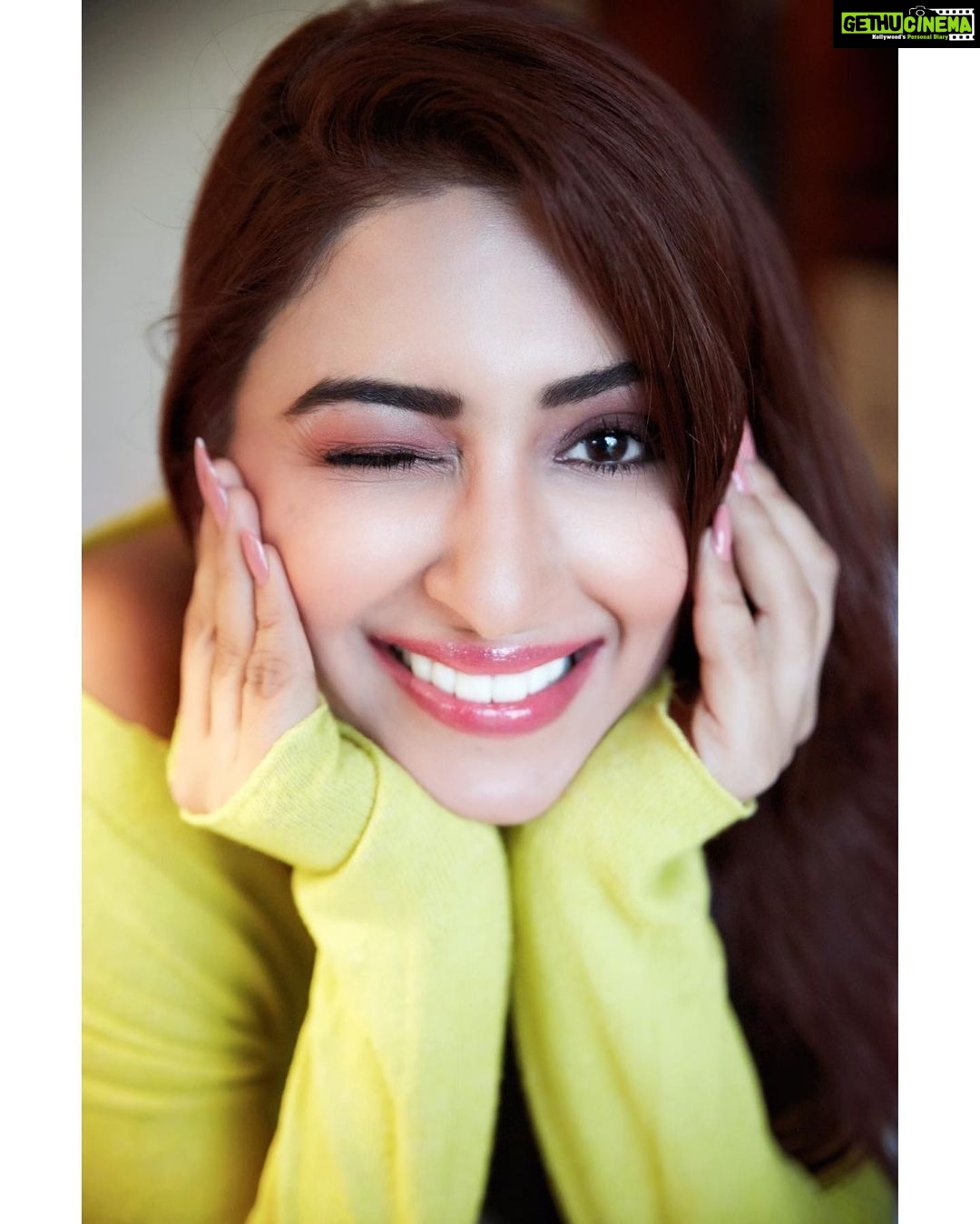Eshanya Maheshwari Instagram - A SMILE IS THE PRETTIEST THING YOU CAN WEAR. š š¤š IāM WEARING THE SMILE YOU GAVE ME - @pearl32dentalspa PHOTOGRAPHER - @mohitbhatia91 š¤