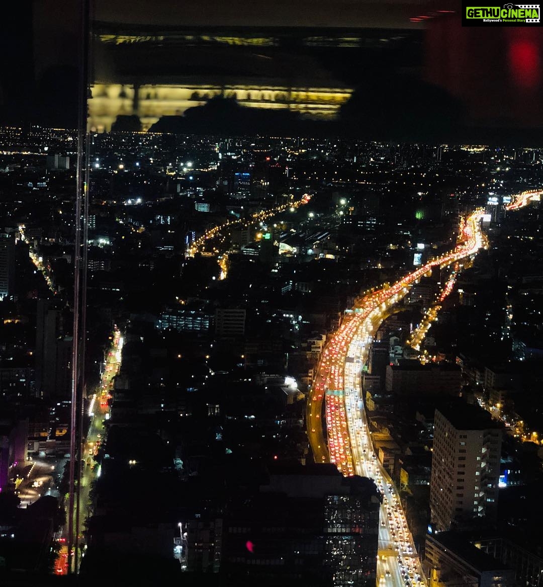 Eshanya Maheshwari Instagram - SUMMER NIGHTS AND CITY LIGHTS 😍✨😁 @skybarbangkok #bangkok #skybarbangkok #thailand #travelblogger #instatravel #shotoniphonex #nightlights✨ Photo courtesy- @mohitbhatia91 Sky Bar Labua State Tower Bkk
