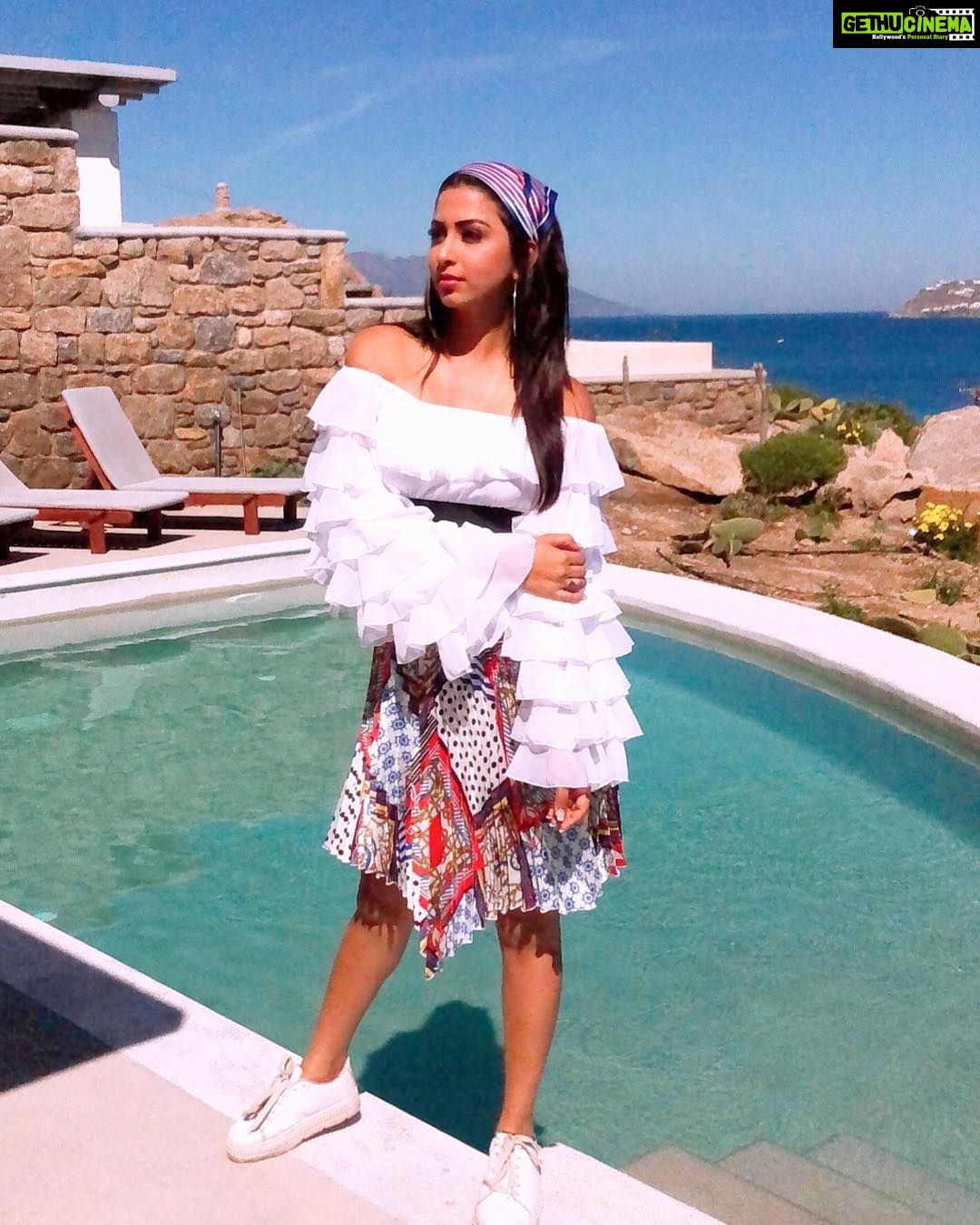 Eshanya Maheshwari Instagram - Slaying my vacation in @missa_more_clothing top 👻🌸 #fashionblogger #instablogger Mykonos