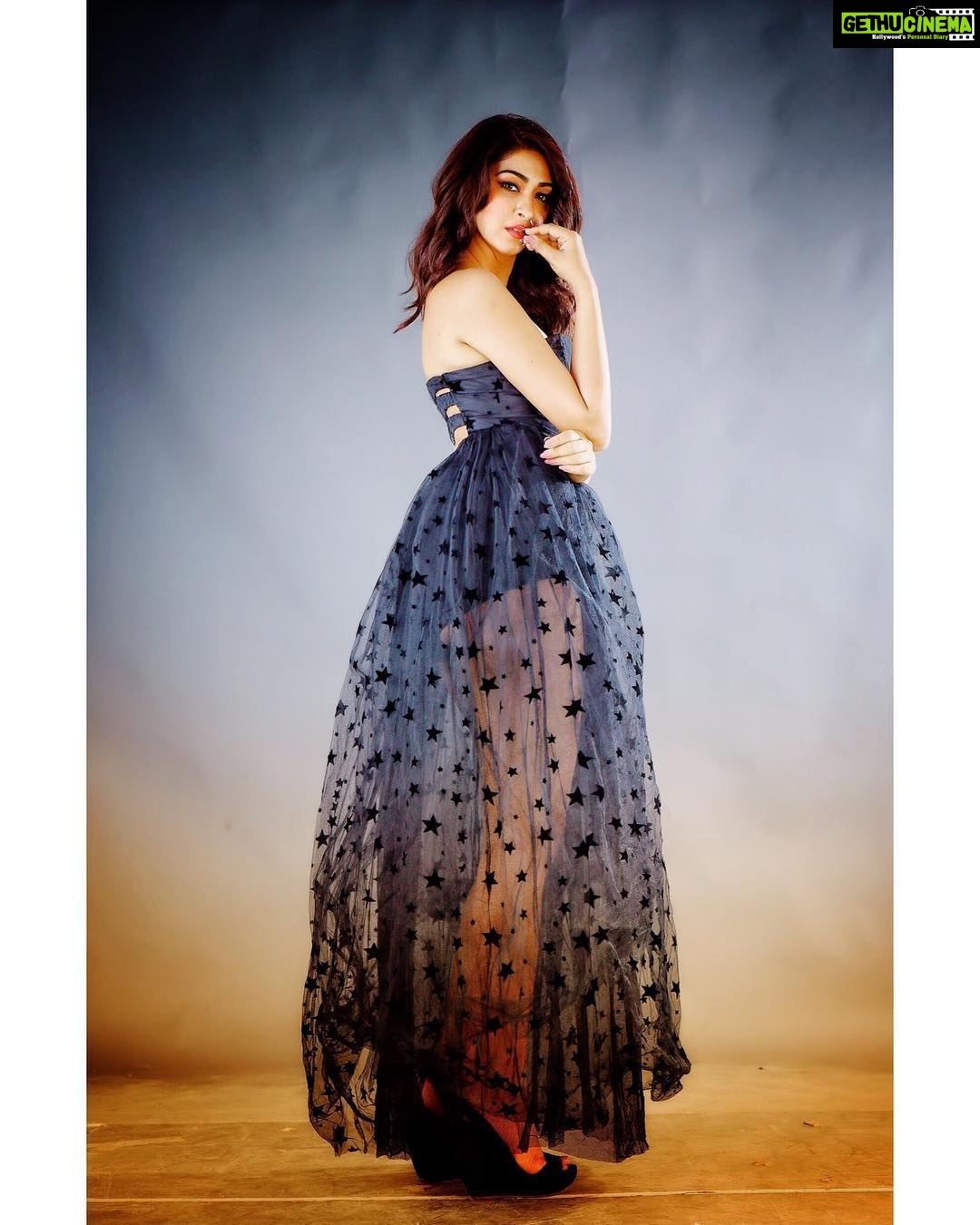 Eshanya Maheshwari Instagram - “Never look back 👉🏻 just wear black” ✨🖤 Outfit- @sheinofficial @shein_in Photo courtesy- @foreshorestudio28 Enjoy 200rs off on Oder above 2000rs with my discounts code “eshanyaQ2” Product code:- 379653 Chennai, India
