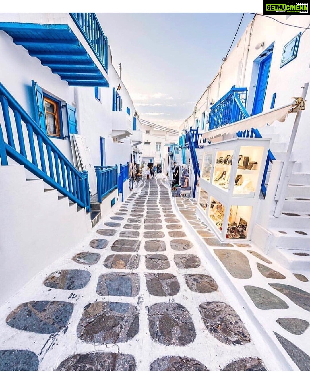 Eshanya Maheshwari Instagram - There’s no time to be bored in a world as beautiful as this. #mykonos #littlevenice #greece🇬🇷 #travelblogger #instatravel Mýkonos, Kikladhes, Greece