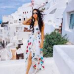 Eshanya Maheshwari Instagram - Once in a while you need to pack a bag, get the girls and go on a vacation 😍✌🏻💃🏼💃🏼💃🏼 #girlstrip #vacymood #greece🇬🇷 #santorini #oia #styleblogger #travelblogger Oía, Kikladhes, Greece