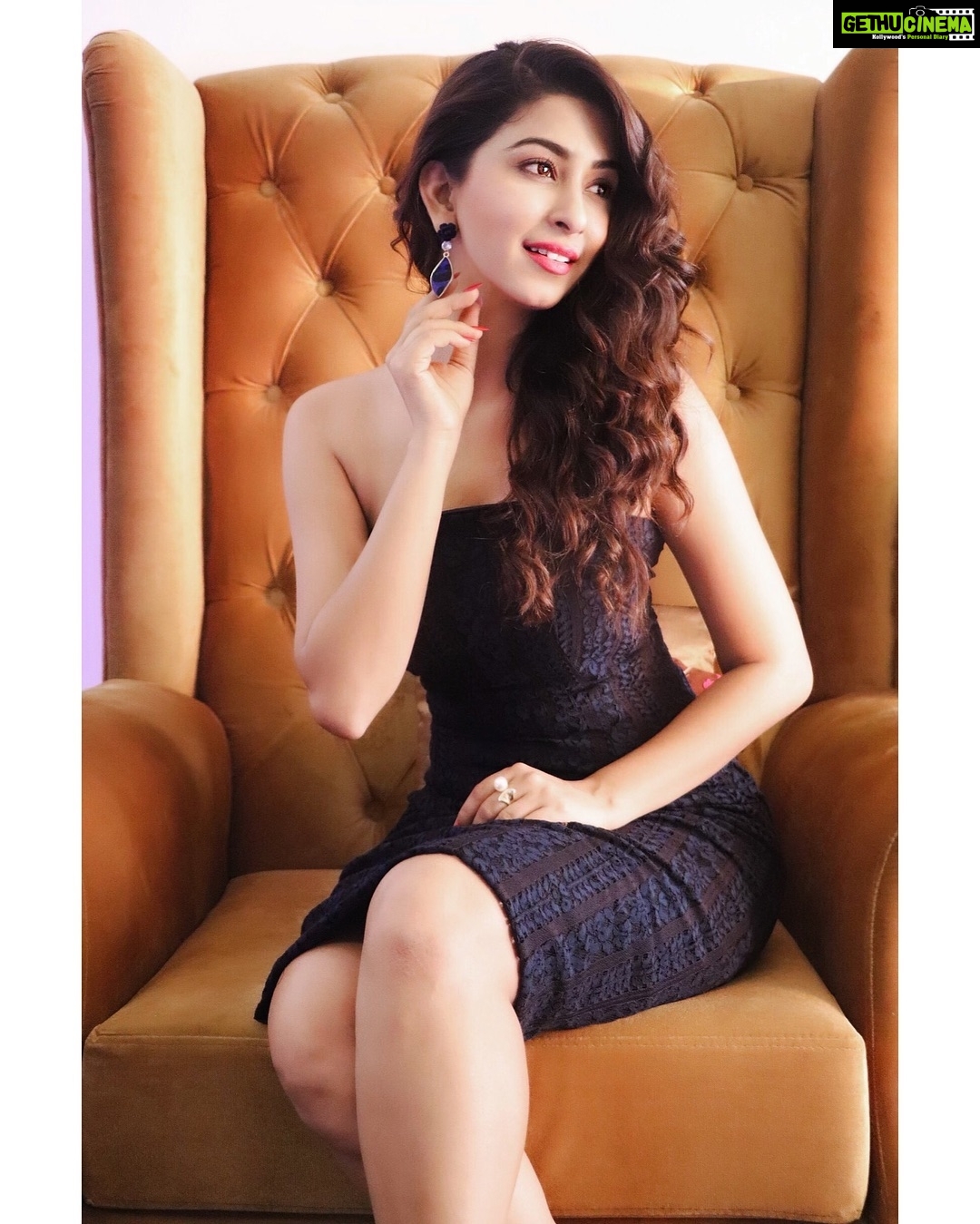 Eshanya Maheshwari Instagram - BE A SEEKER OF EVERY MAGIC ๐๐ซ๐โจ๐ฅ mine is #smile ๐ Outfit- @srstore09 Photo courtesy- @rishinakandhari #smile #keepshining๐ #rishinakandhariphotography