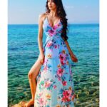 Eshanya Maheshwari Instagram - If we were meant to stay in one place, we would have ROOTS instead of FEET ✨☺️ hair by @suvarna8394 makeup by @maggipatwa Photograher @thatfloatingcloud outfit by @srstore09 #traveltheworld🌍 #travelblogger #style #greece Greece
