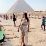 Eshanya Maheshwari Instagram - #pyramidsofgiza #cairo #egypt 😍 outfit by @srstore09 🤗😍 Cairo, Egypt