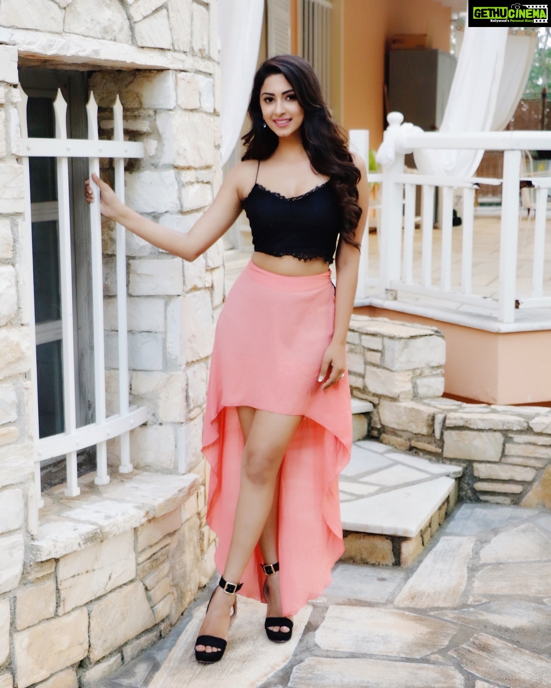 Eshanya Maheshwari Instagram - 🧜🏻♀️🌷💫🌈 🕊