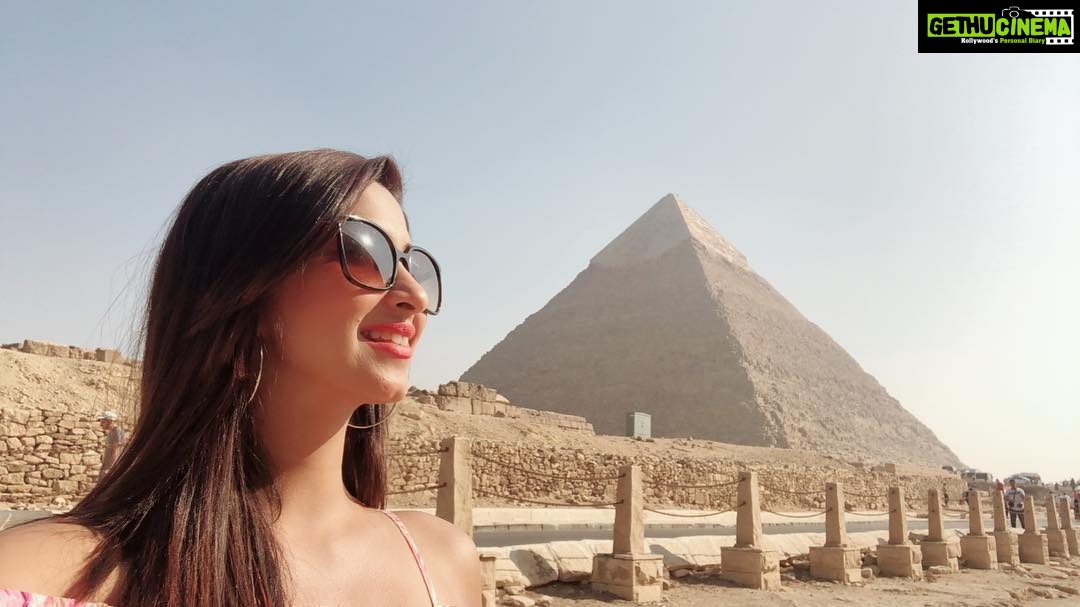 Eshanya Maheshwari Instagram - Amazing day 😍 in EGYPT 🇪🇬 #EGYPT #pyramidsofgiza #sphinx #cairo #egypt Pyramid,Giza,Egypt