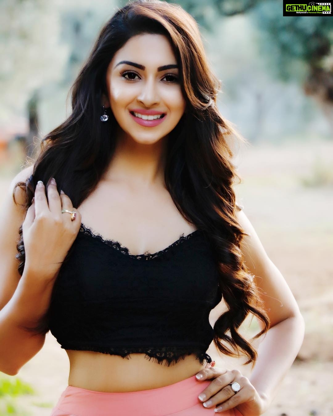 Eshanya Maheshwari Instagram - Nothing is more beautiful then a real SMILE π that has struggled through TEARS #smile #bebeautiful #keepsmilingπ #βπ» π @maggipatwa ππ»ββοΈ @suvarna8394 πΈ @armaanshukla11