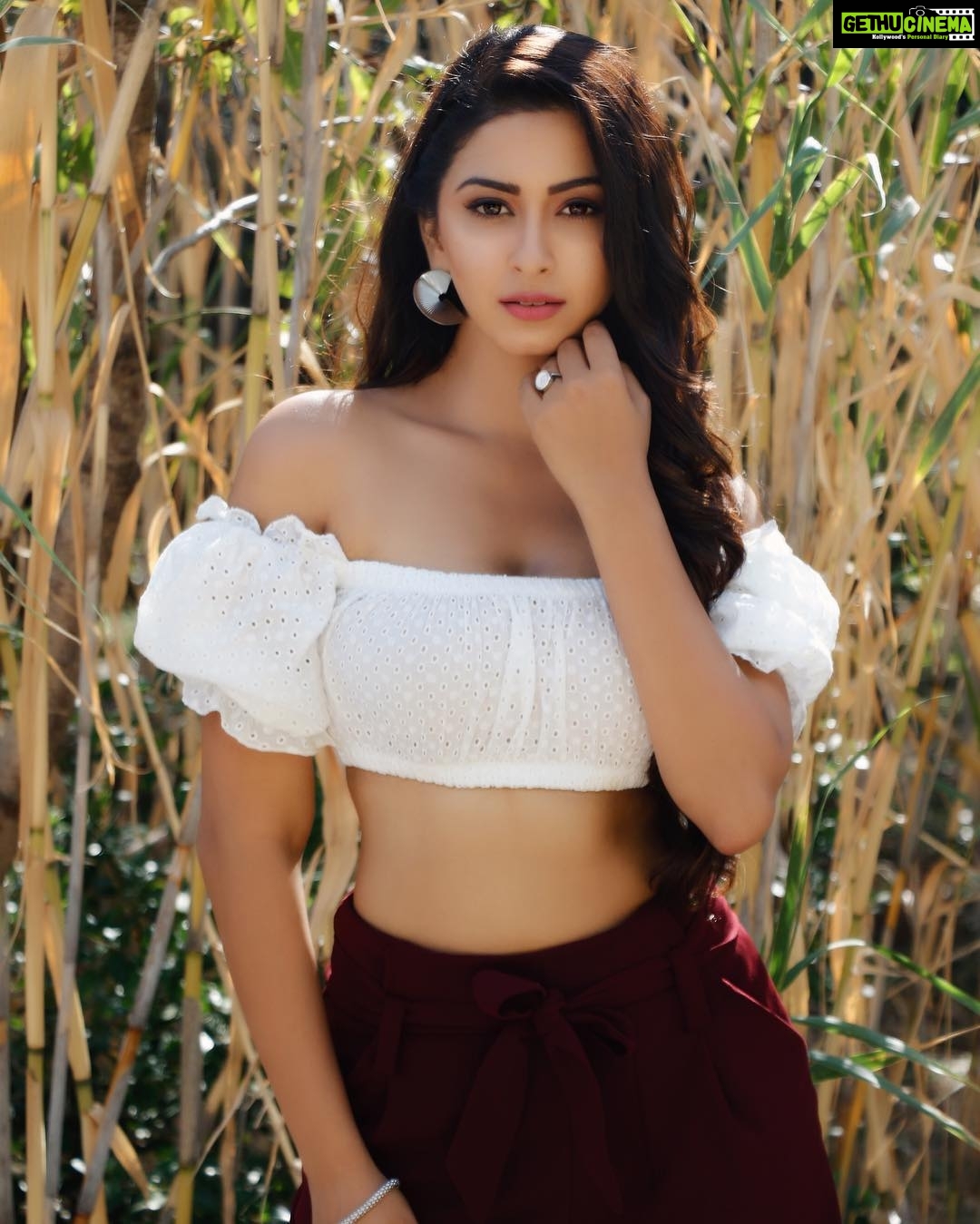 Eshanya Maheshwari Instagram - Sexy doesn’t come from the shape of a body, but the fire in a soul #bebeautiful #keepsmiling😊 📸 @armaanshukla11 💄 @maggipatwa 💁🏻♀️ @suvarna8394 👚 @srstore09 #begreatfuleveryday #pose #click #dressup #greece🇬🇷 #athens #kmkd #kyamastikyadhoom #🎥🎬 Athens, Greece