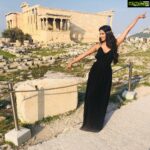 Eshanya Maheshwari Instagram - I love places which makes you realise that how tiny you and your problems are ☺️🙌🏻 👗by @srstore09 🤗 #befree #bebeautiful #keepsmiling😊 #travel #greece🇬🇷 #athens #acropolis Acropolis - Ακρόπολη