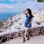 Eshanya Maheshwari Instagram - Escape and breathe the air of new places 💁🏻‍♀️☺️ #oia #santorini #greece #travelblogger #freshbreath Oía, Kikladhes, Greece