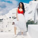 Eshanya Maheshwari Instagram - “Let’s wonder where the wifi is weak”🙌🏻✌🏻💫 #oia #greece🇬🇷 #santorini #travelblogger #instatravel Oía, Kikladhes, Greece