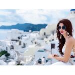 Eshanya Maheshwari Instagram - Once in a while you need to pack a bag, get the girls and go on a vacation 😍✌🏻💃🏼💃🏼💃🏼 #girlstrip #vacymood #greece🇬🇷 #santorini #oia #styleblogger #travelblogger Oía, Kikladhes, Greece