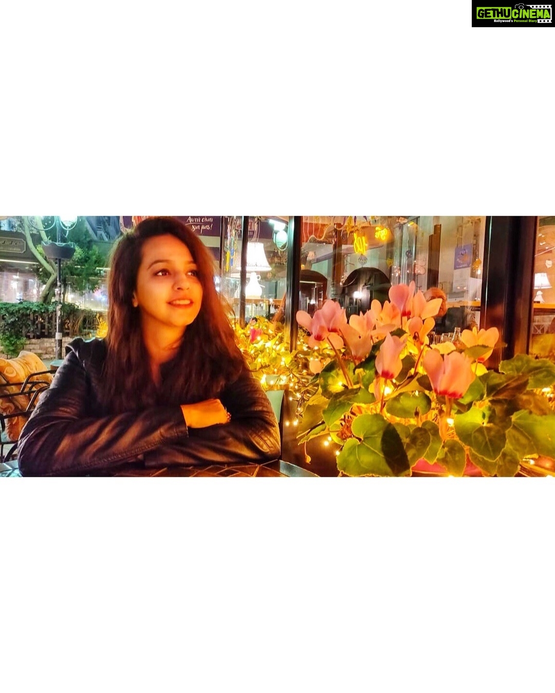 Eshanya Maheshwari Instagram - About last night 💫✨ coffee date with my love @bhavika1091 🤗😘 #coffeedate #sisterlove👭 #greece🇬🇷 #athens #coldnights 108 cafe bar