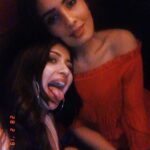 Eshanya Maheshwari Instagram - No one will ever be as entertained by us as us 😜🤣😁🙃 👯‍♀️ @sonalikukreja_ #unfiltered #friendship #crazywe #bff #moods #hujicam Silver Beach Cafe